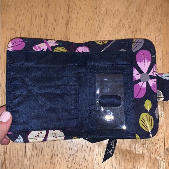 Vera Bradley wallet💜 - Picture 4 of 7